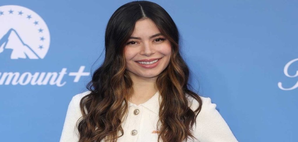 Miranda Cosgrove Net Worth, Education, Age , Boyfriend, Height, Awards, Family, Bio/Wiki 2024